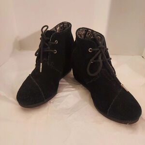 Toms Black Suede Desert Wedge Booties in Size 7